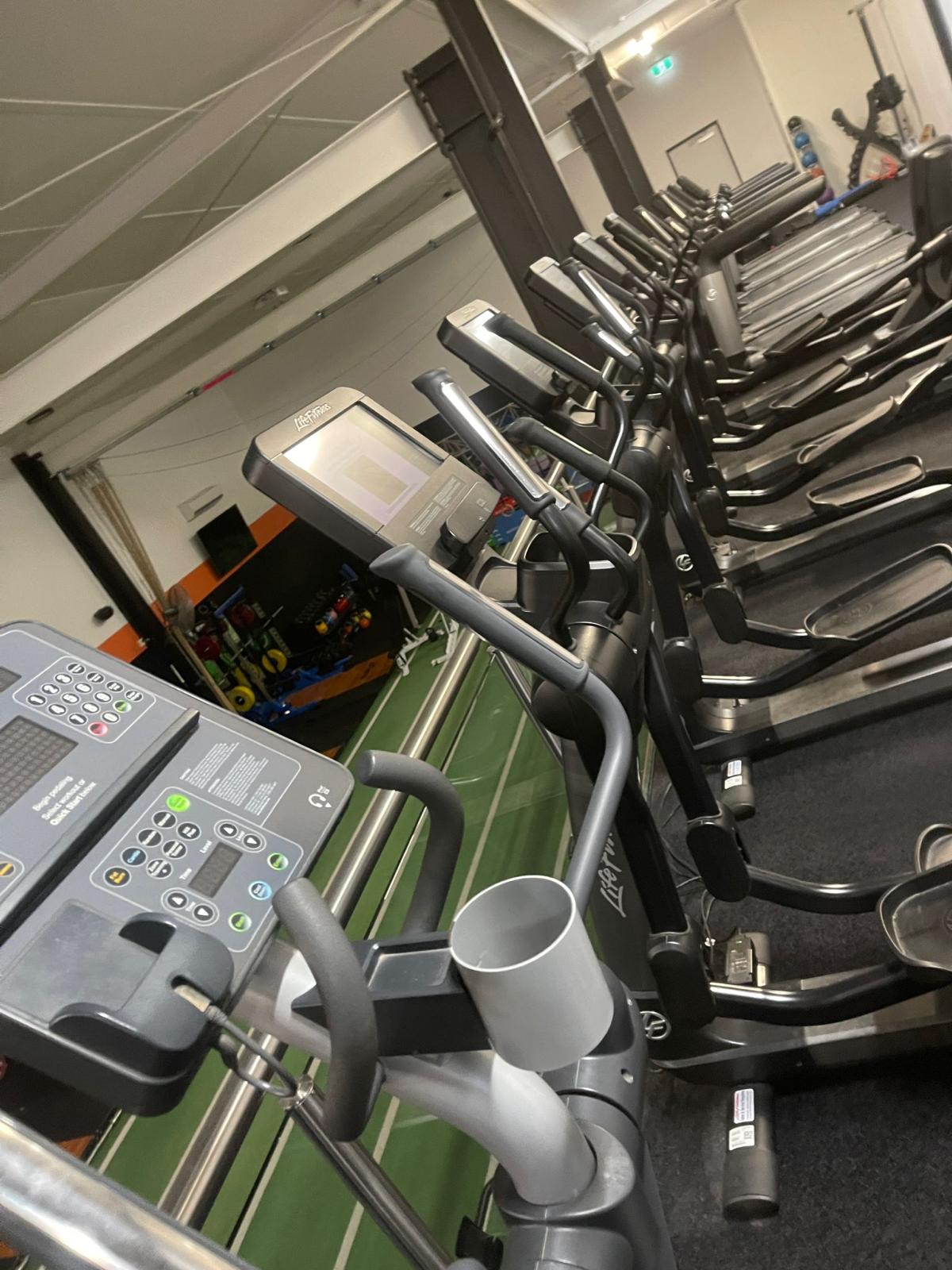 gym-sanitising-high-touch-areas